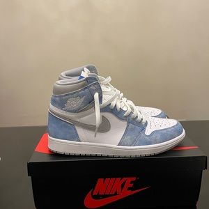 Jordan 1 Retro High OG Hyper Royal